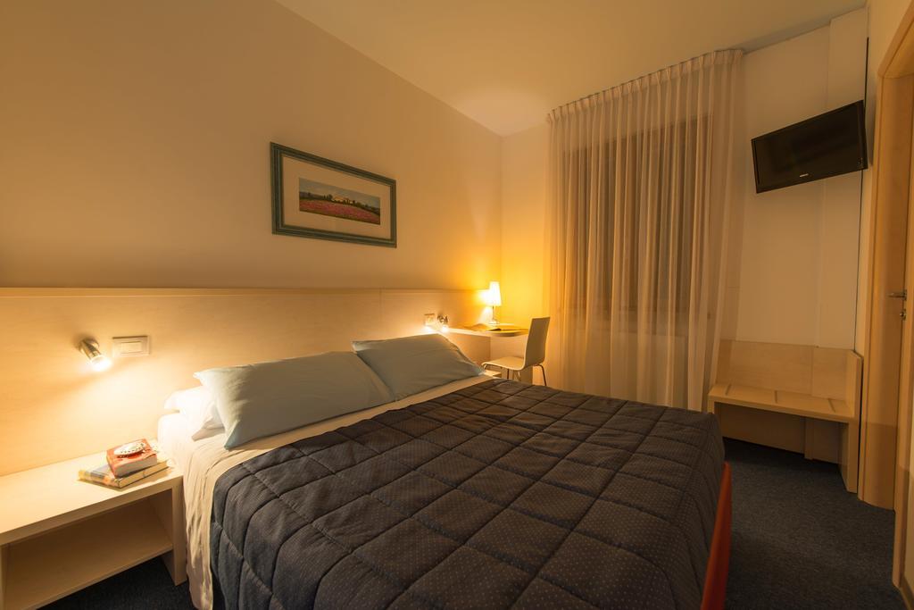 Hotel Erika مالتشيزينيه الغرفة الصورة