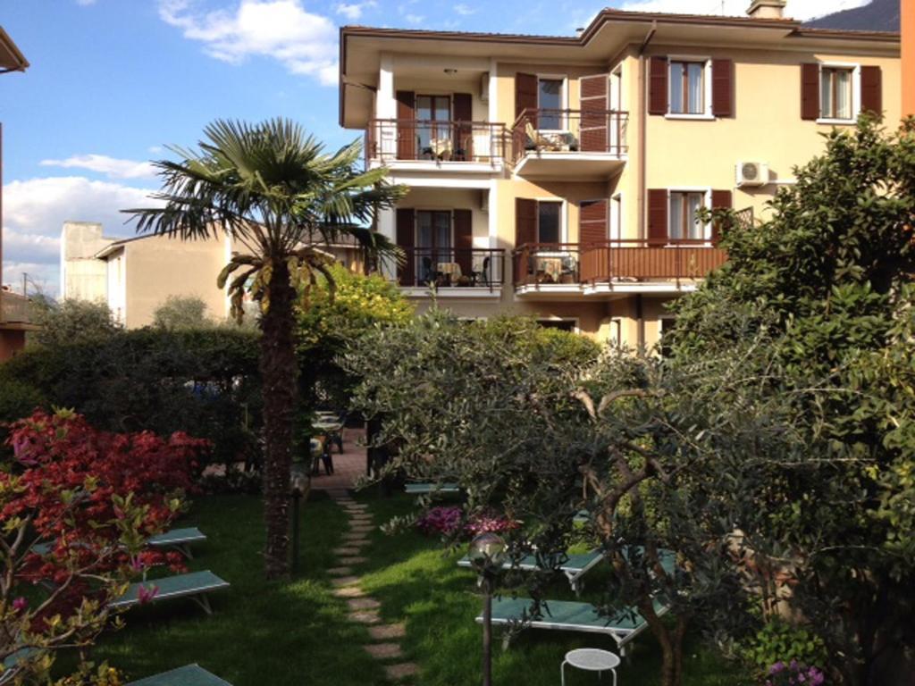 Hotel Erika مالتشيزينيه المظهر الخارجي الصورة