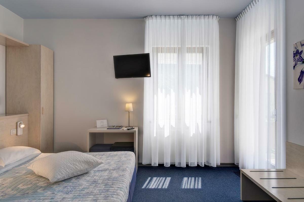 Hotel Erika مالتشيزينيه المظهر الخارجي الصورة